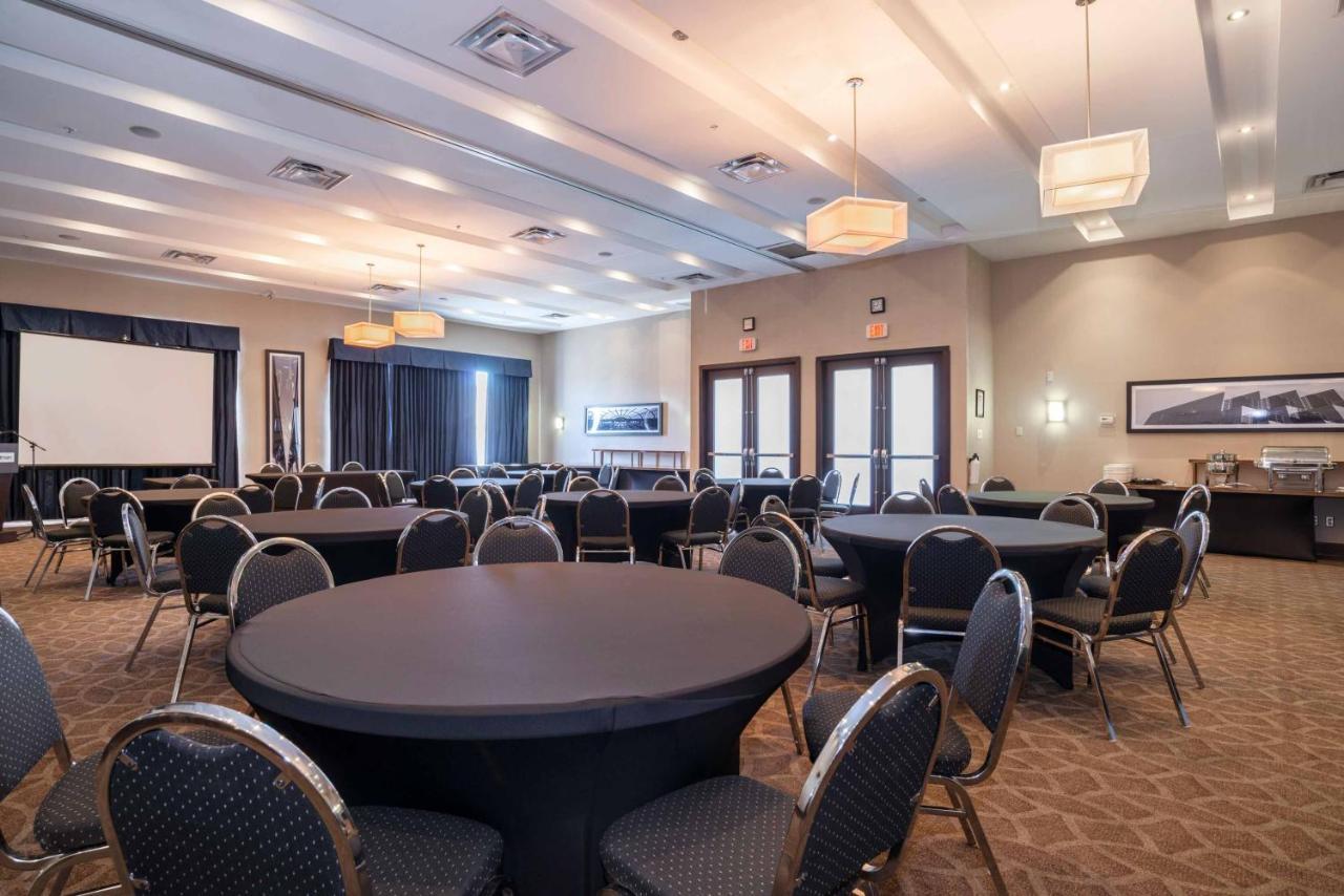 Sandman Hotel & Suites Winnipeg Airport Exterior foto